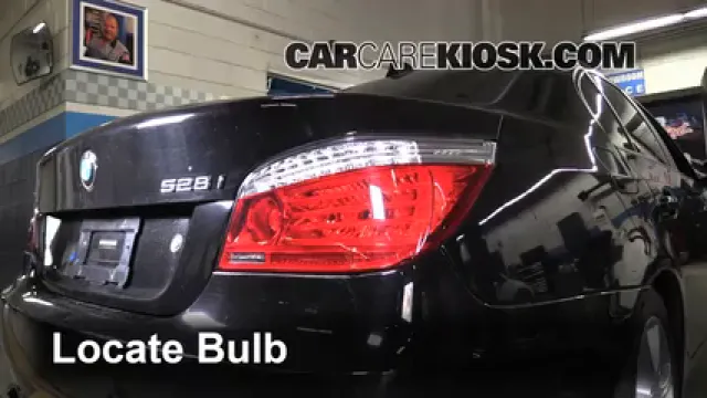2010 BMW 528i 3.0L 6 Cyl. Éclairage Feu clignotant arrière (remplacer l'ampoule)